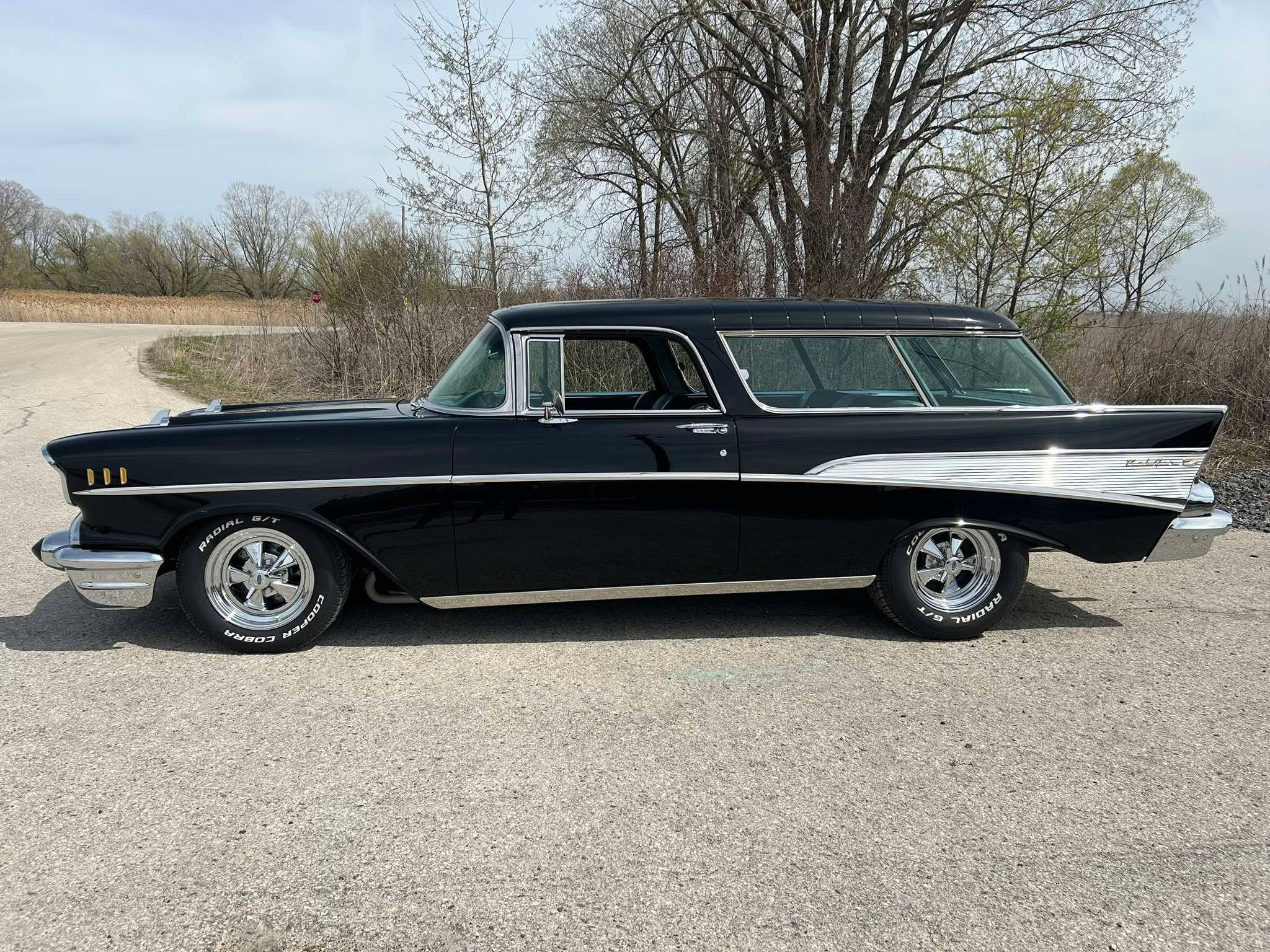 Side profile - 1957 Chevrolet Nomad